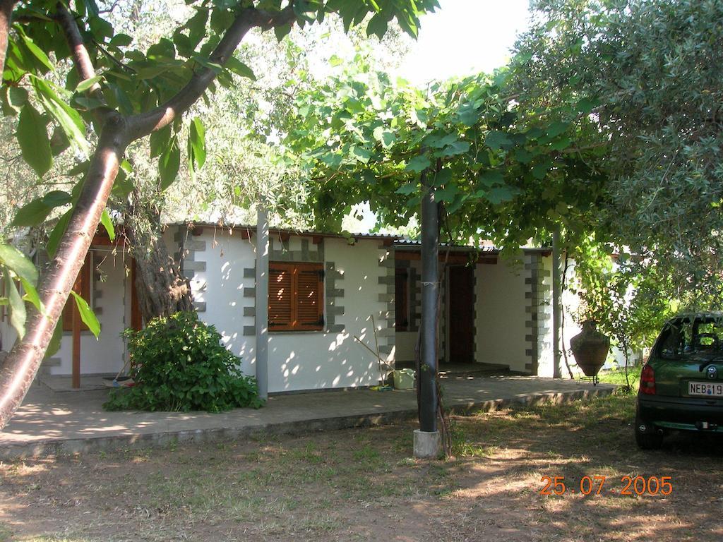 Villa Karapataki Skala Rachoni  Rum bild